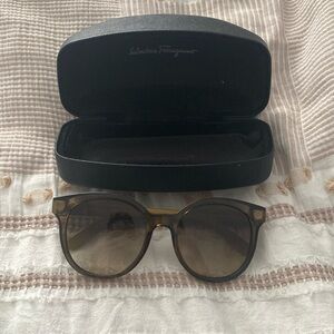 🫒Salvatore Ferragamo Women’s SF833S-5319232 Crystal Olive Sunglasses 53mm🫒